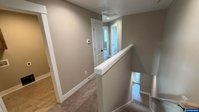 602 NE Kerns Dr, Dallas, OR 97338