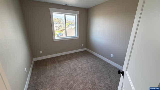 602 NE Kerns Dr, Dallas, OR 97338