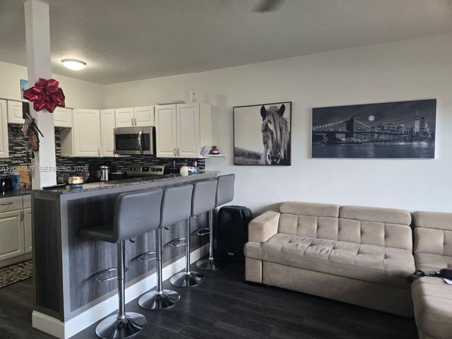 900 SW 11th Avenue 7C, Hallandale Beach, FL 33009