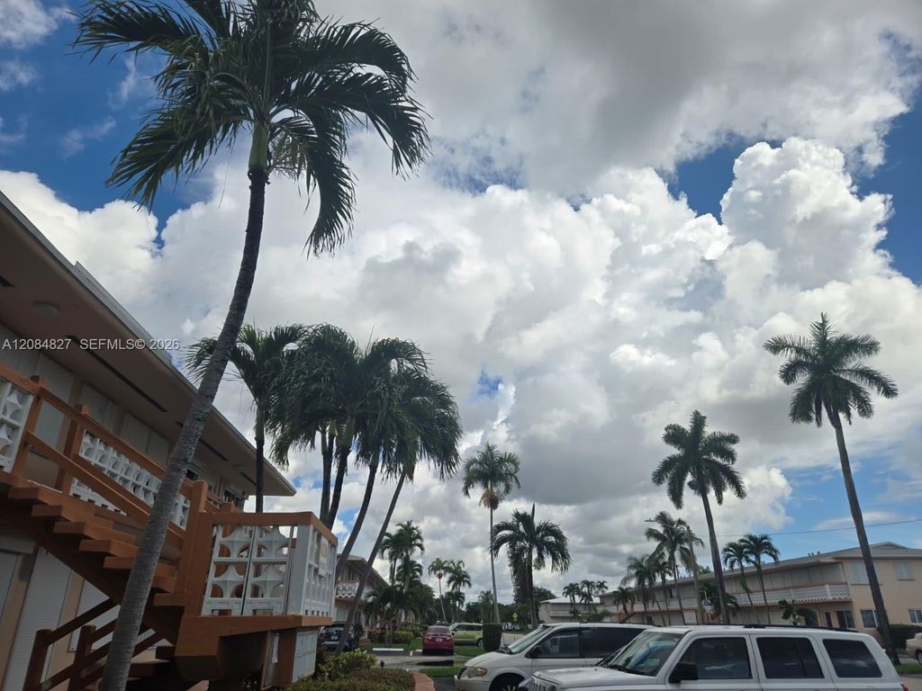 900 SW 11th Avenue 7C, Hallandale Beach, FL 33009