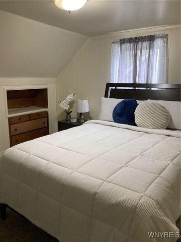 618 82nd Street, Niagara Falls, NY 14304