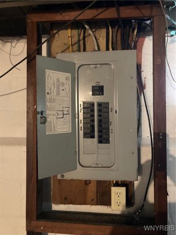 618 82nd Street, Niagara Falls, NY 14304