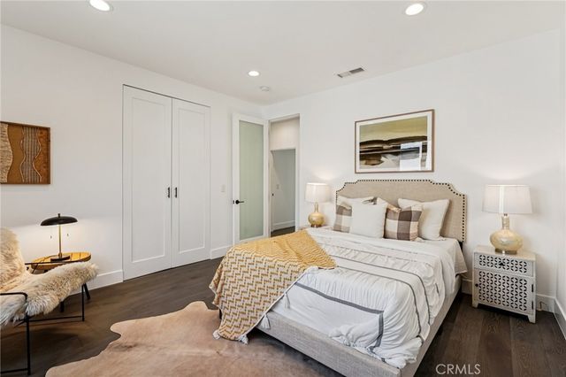 542 N Commonwealth Avenue, Silver Lake, CA 90004