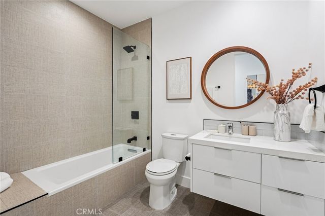 542 N Commonwealth Avenue, Silver Lake, CA 90004