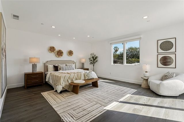 542 N Commonwealth Avenue, Silver Lake, CA 90004