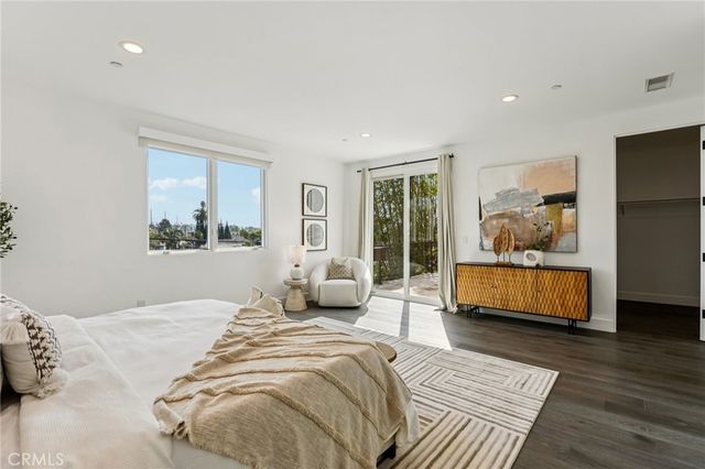 542 N Commonwealth Avenue, Silver Lake, CA 90004