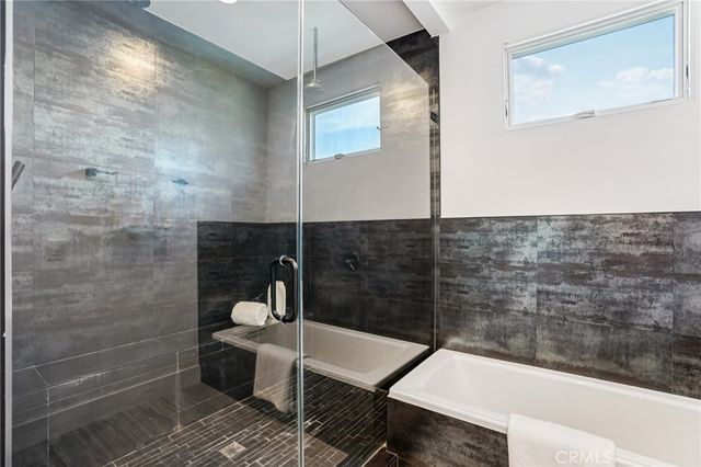 542 N Commonwealth Avenue, Silver Lake, CA 90004