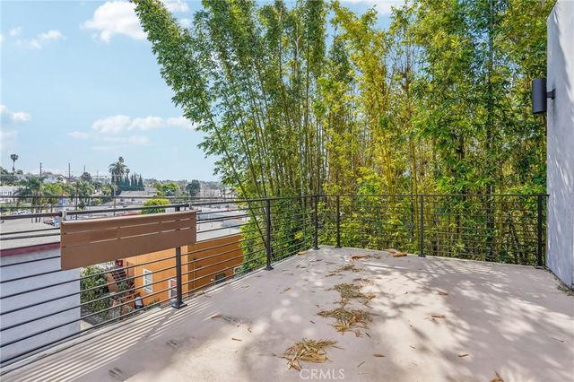 542 N Commonwealth Avenue, Silver Lake, CA 90004