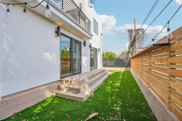 542 N Commonwealth Avenue, Silver Lake, CA 90004