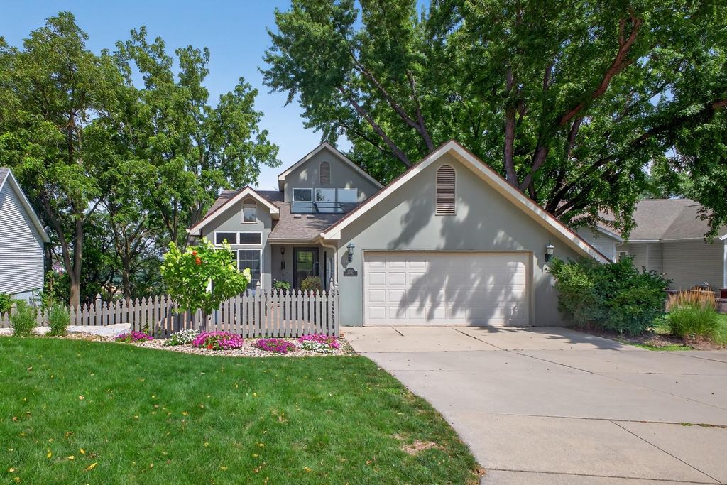 2513 Aspen Lane SW, Rochester, MN 55902