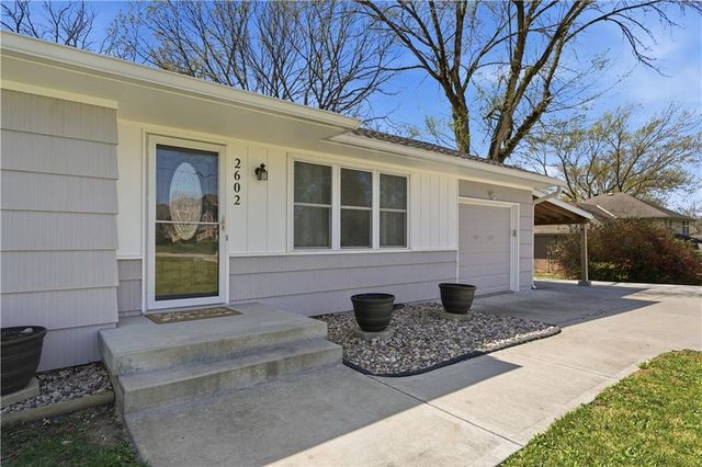 2602 NW VESPER Street, Blue Springs, MO 64015