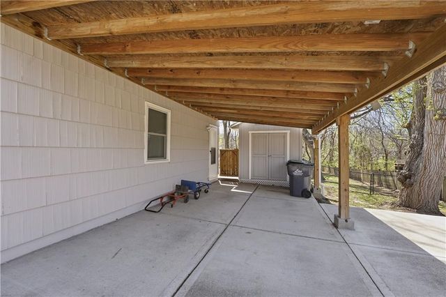 2602 NW VESPER Street, Blue Springs, MO 64015