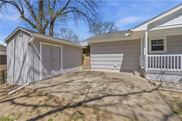 2602 NW VESPER Street, Blue Springs, MO 64015
