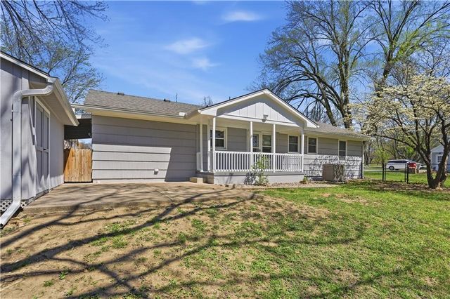 2602 NW VESPER Street, Blue Springs, MO 64015