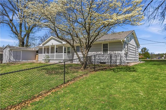 2602 NW VESPER Street, Blue Springs, MO 64015