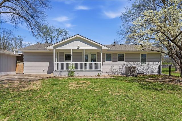2602 NW VESPER Street, Blue Springs, MO 64015
