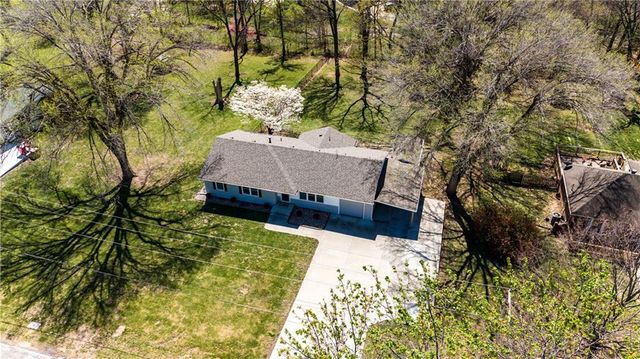 2602 NW VESPER Street, Blue Springs, MO 64015