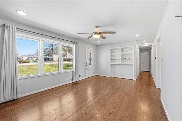 2602 NW VESPER Street, Blue Springs, MO 64015