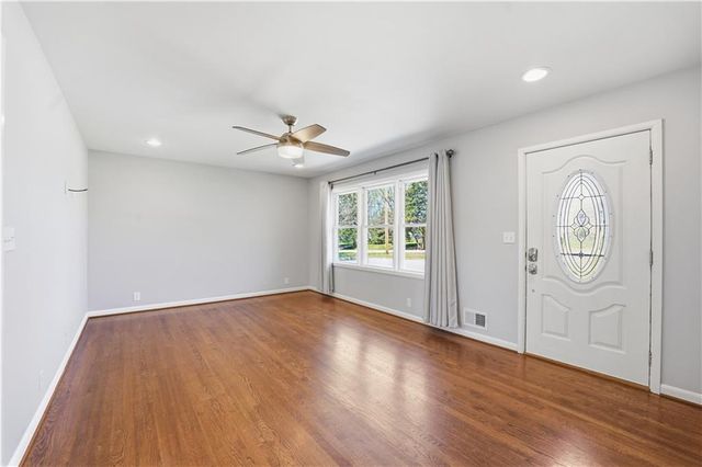 2602 NW VESPER Street, Blue Springs, MO 64015