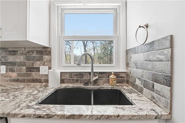 2602 NW VESPER Street, Blue Springs, MO 64015