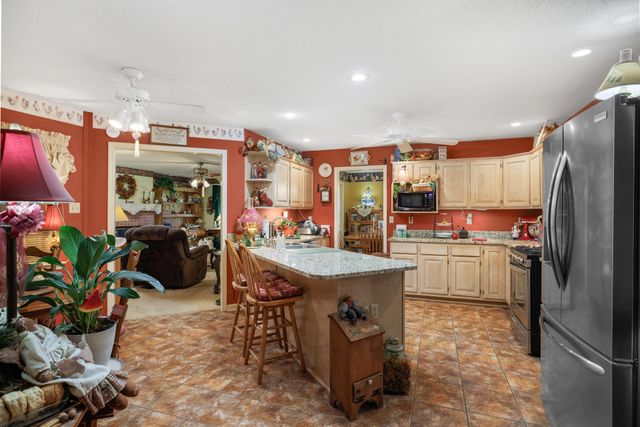 360 LYNDSEY DR, Brighton, TN 38011