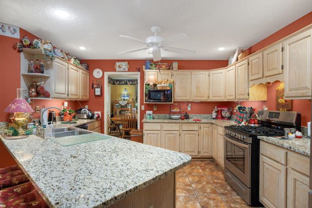 360 LYNDSEY DR, Brighton, TN 38011