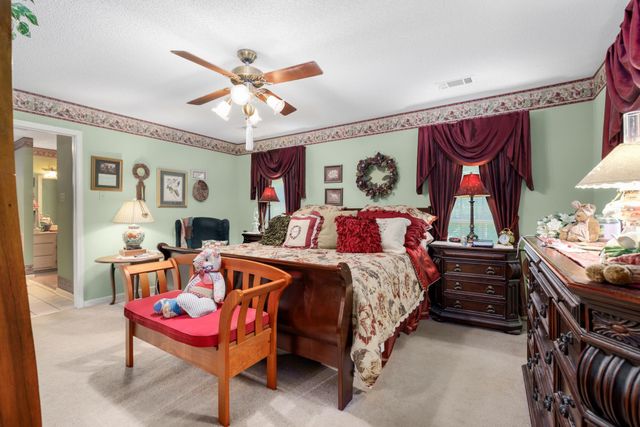 360 LYNDSEY DR, Brighton, TN 38011