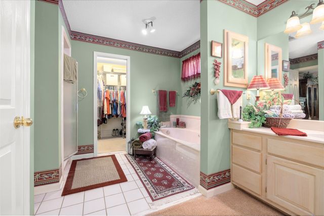 360 LYNDSEY DR, Brighton, TN 38011