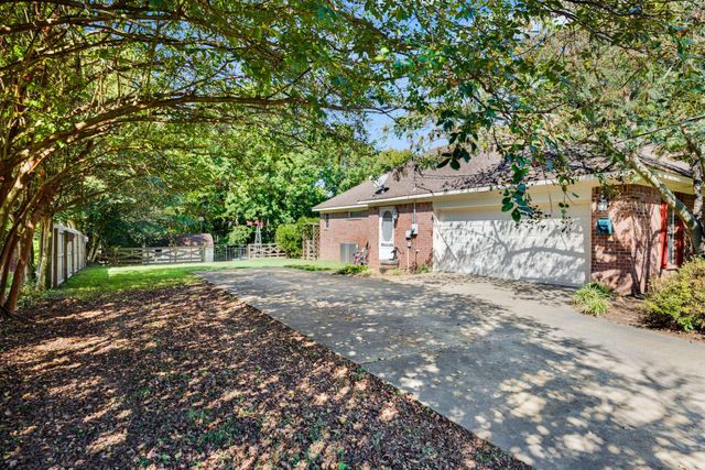 360 LYNDSEY DR, Brighton, TN 38011