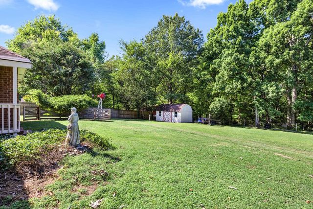 360 LYNDSEY DR, Brighton, TN 38011