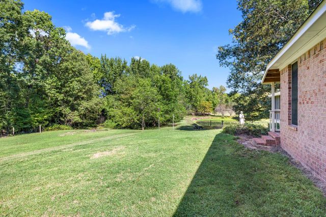 360 LYNDSEY DR, Brighton, TN 38011