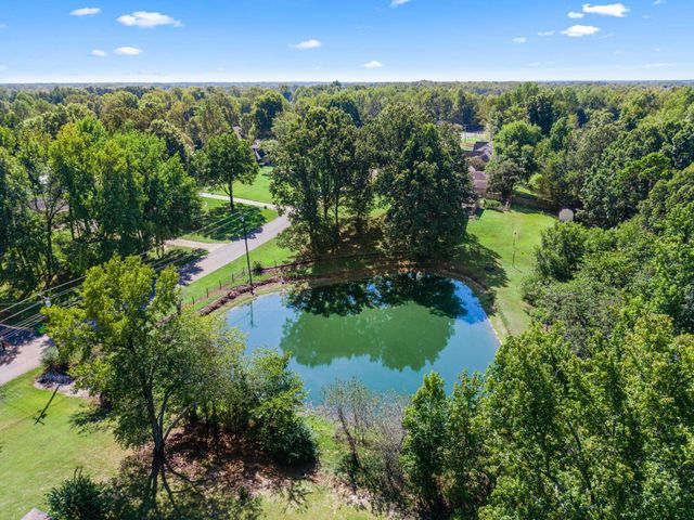 360 LYNDSEY DR, Brighton, TN 38011