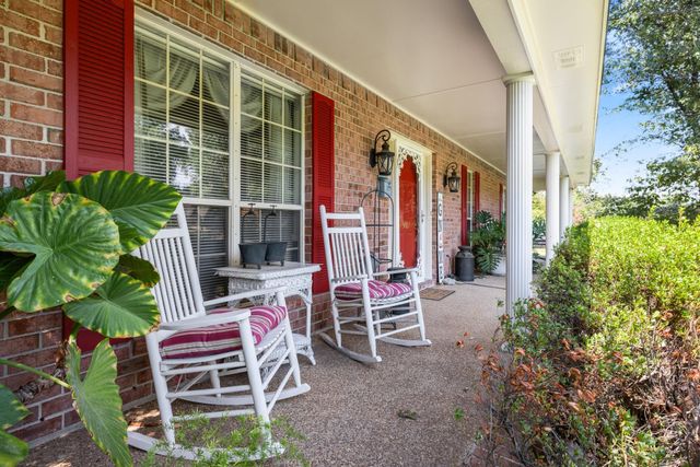 360 LYNDSEY DR, Brighton, TN 38011