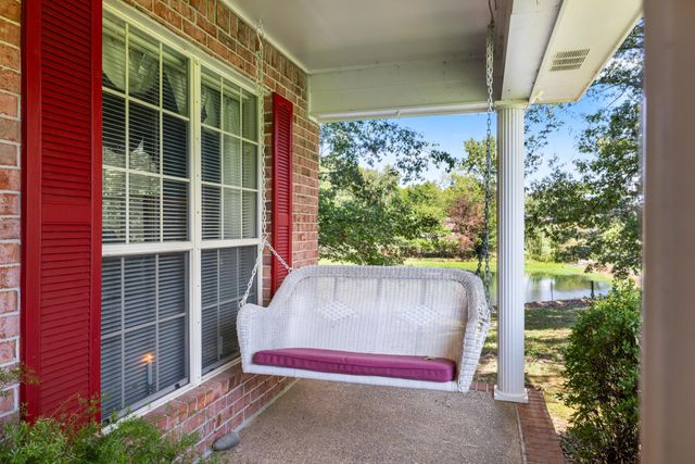 360 LYNDSEY DR, Brighton, TN 38011