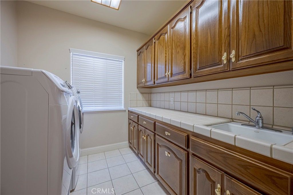 Image 9 of property listing at 591 Bobolink Court, Merced, CA 95340