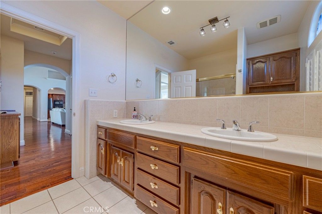 Image 40 of property listing at 591 Bobolink Court, Merced, CA 95340