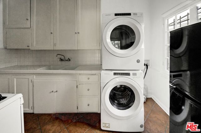 351 N Sierra Bonita Avenue 2, Los Angeles, CA 90036