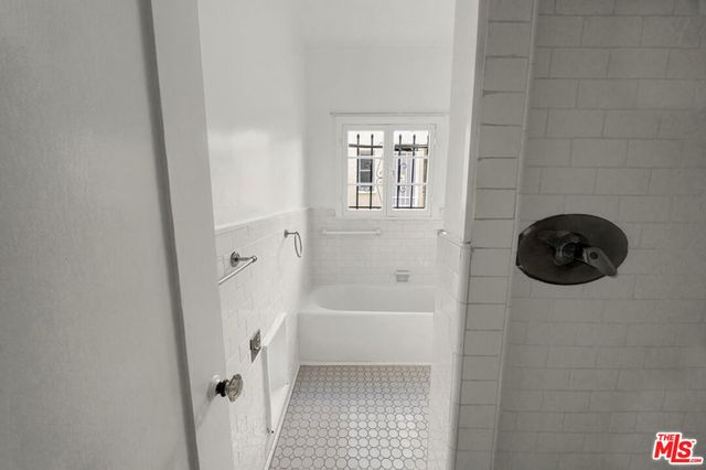 351 N Sierra Bonita Avenue 2, Los Angeles, CA 90036