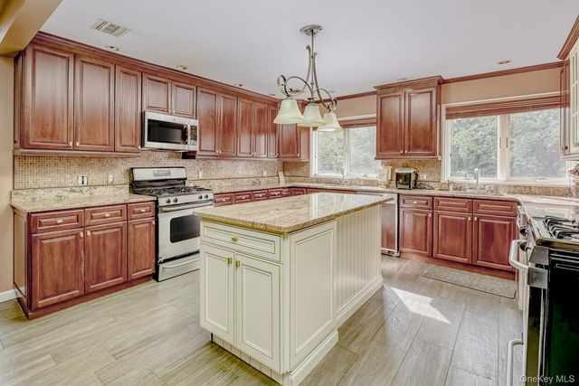 41 S Parker Drive, Monsey, NY 10952