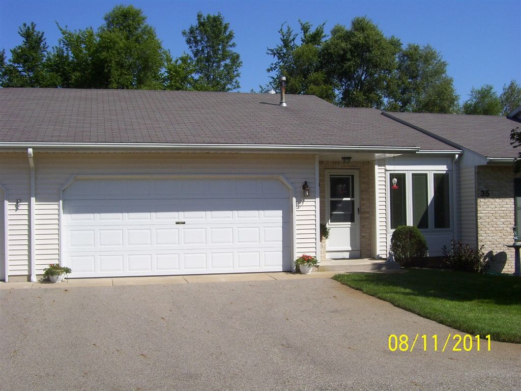 2823 Bridgeside Drive 35, Caledonia, MI 49316