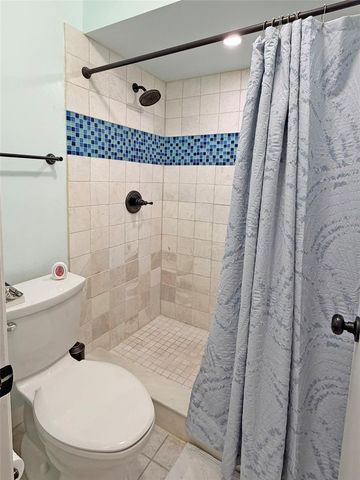 8521 MISTY RIVER COURT, Tampa, FL 33637