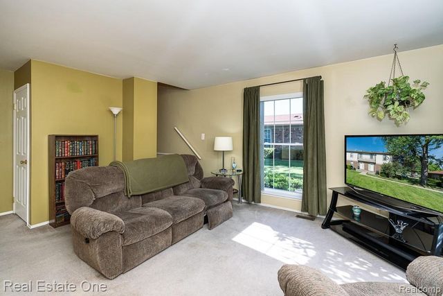 35226 Tall Oaks Drive, Sterling Heights, MI 48312