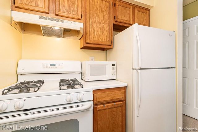 35226 Tall Oaks Drive, Sterling Heights, MI 48312