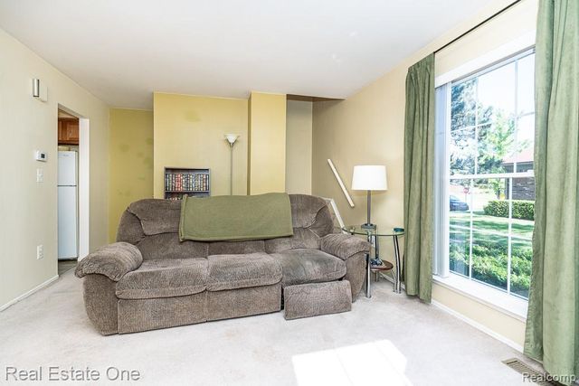 35226 Tall Oaks Drive, Sterling Heights, MI 48312