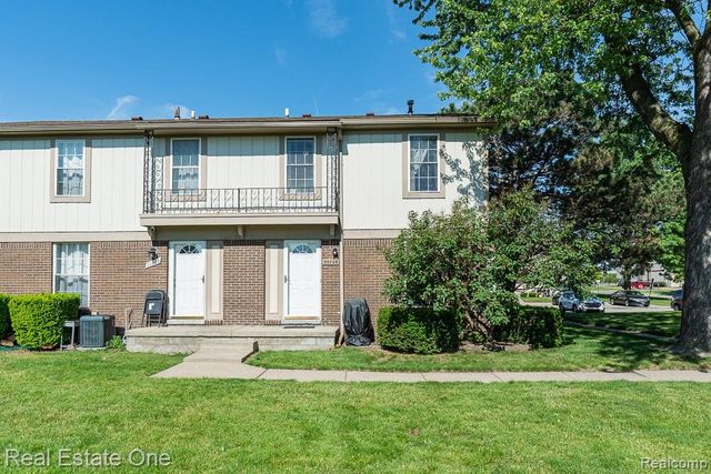 35226 Tall Oaks Drive, Sterling Heights, MI 48312
