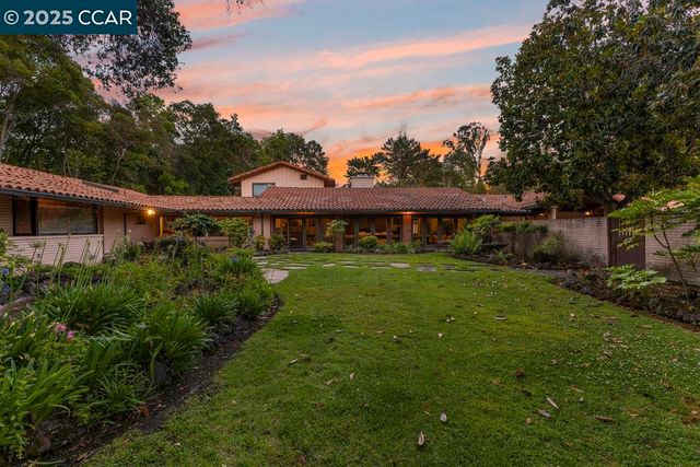 940 Reliez Station Ln, Lafayette, CA 94549