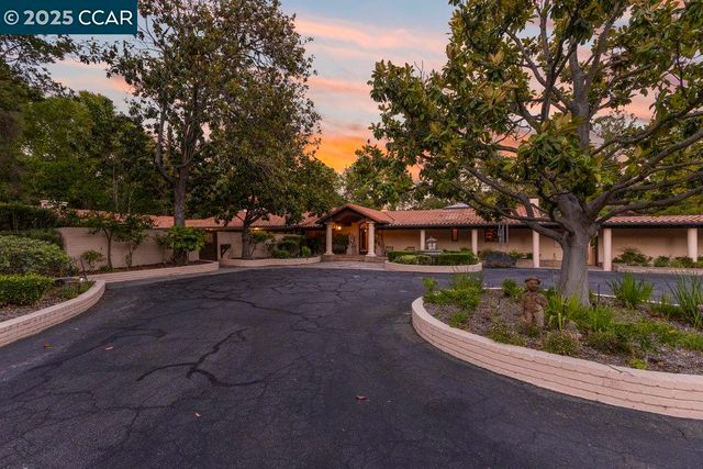 940 Reliez Station Ln, Lafayette, CA 94549