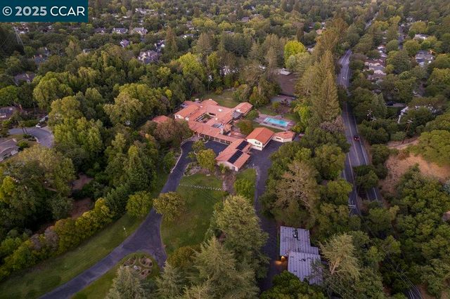 940 Reliez Station Ln, Lafayette, CA 94549