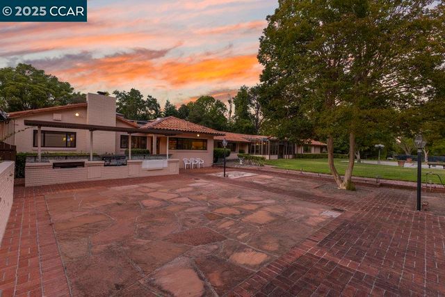 940 Reliez Station Ln, Lafayette, CA 94549