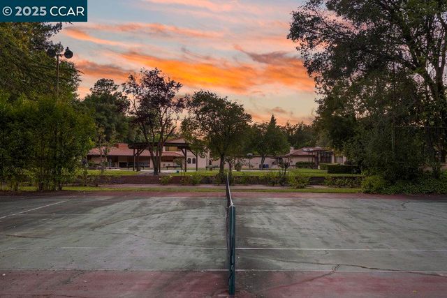 940 Reliez Station Ln, Lafayette, CA 94549